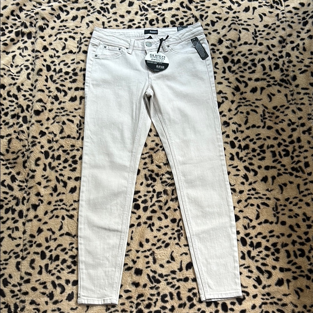 a.n.a Women's Skinny Jeans in Light Gray